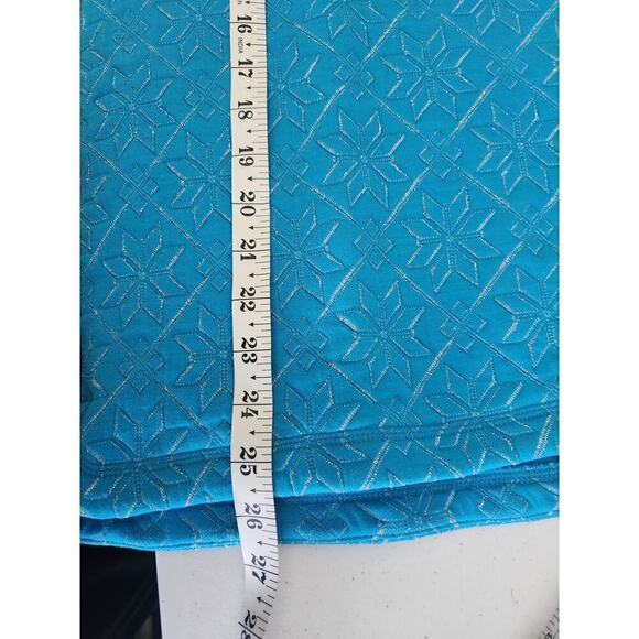 T By Talbots Mockneck metallic Quilted Sweatshirt sz M snowflake detail nordic - Picture 9 of 9